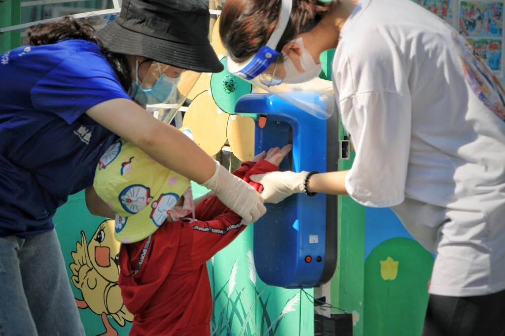 “Vaccine nghia tinh” cua nguoi Sai Gon giua vung phong toa-Hinh-4