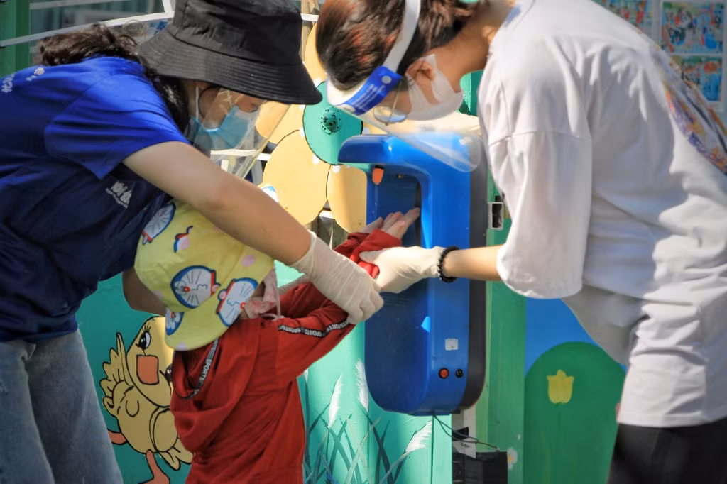 “Vaccine nghia tinh” cua nguoi Sai Gon giua vung phong toa-Hinh-4