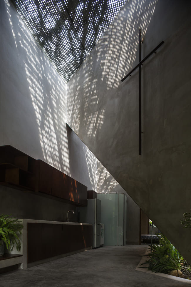 Những không gian xanh biến mất do quá trình đô thị hóa thôi thúc chủ nhân ngôi nhà tạo ra không gian xanh “vô cực” để đưa sự cân bằng trở lại cuộc sống.