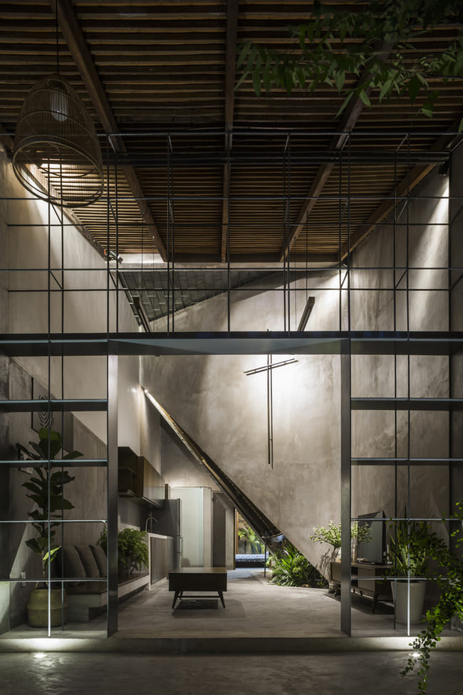 Ngôi nhà như một sự kết nối liền mạch, không có giới hạn giữa nhà và vườn, mang lại cảm giác tự do.