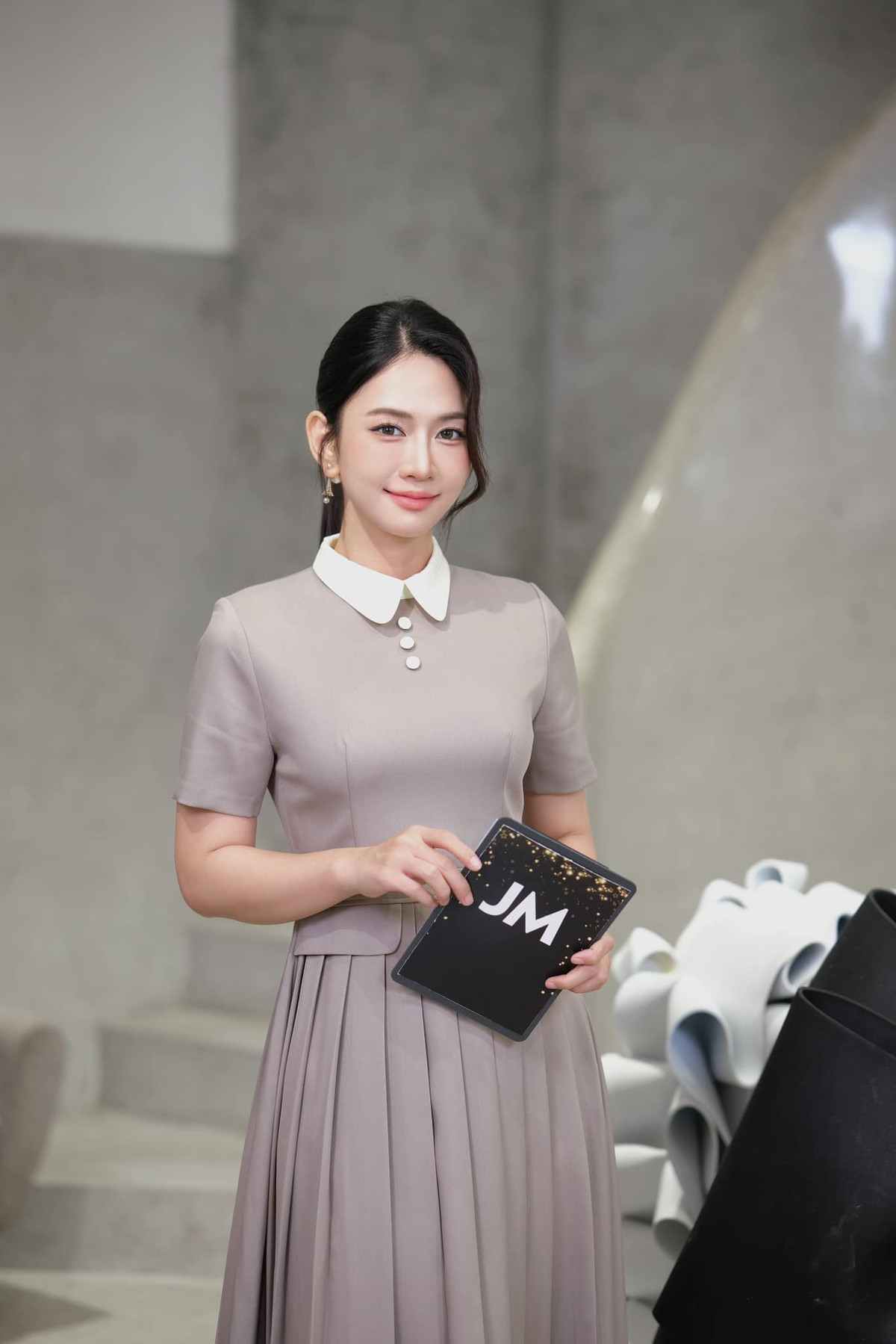 "Tôi muốn chuẩn bị tốt nhất cho tương lai. Có thể 3-4 năm hay 10 năm nữa tôi mới quyết định có con. Mà khi đó có thể điều kiện sức khỏe của mình không đủ. Chính vì thế, tôi quyết định trữ trứng để sinh ra một em bé khỏe mạnh", Lê Bống nói về quyết định trữ trứng ở tuổi 29.