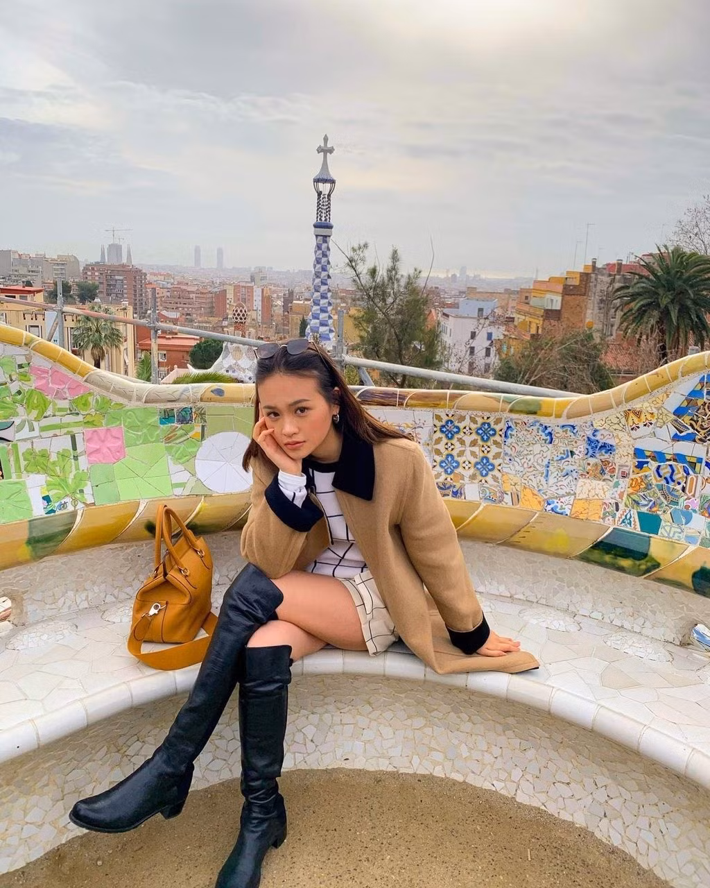 Nuanwan Phanchet thu hút người nhìn bởi vẻ đẹp sắc sảo