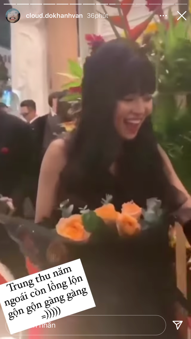Giống như nhiều gái xinh Việt Nam khác, Đỗ Khánh Vân cũng đăng lại ảnh lồng lộn, rộn ràng năm ngoái.