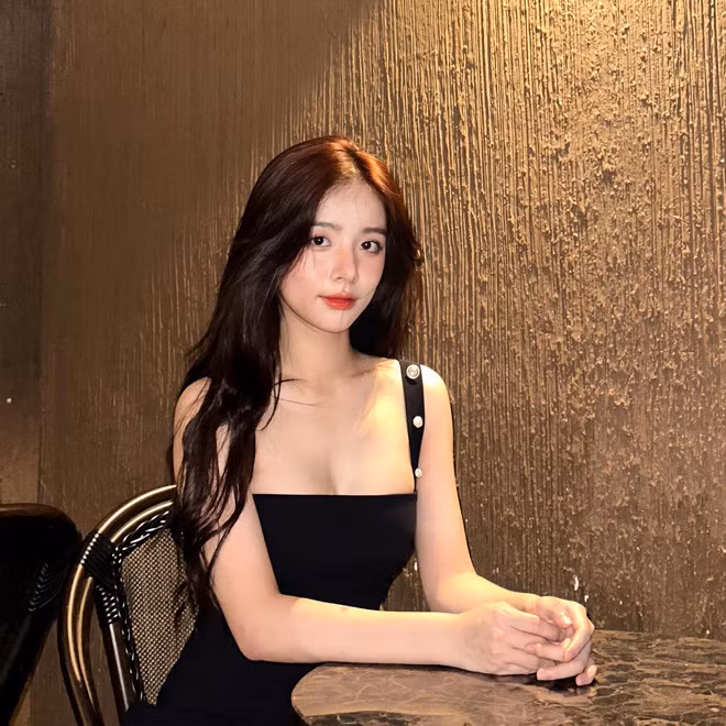 Co gai Quang Binh gay bao vi hanh trinh 