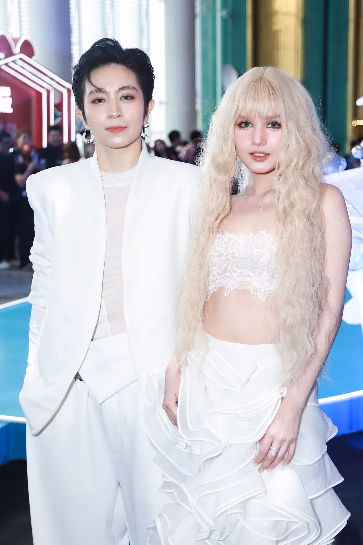 Một số cho rằng Xoài Non cố tình làm màu và giật spotlight với các chị đẹp khác.