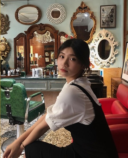 Thời gian này, Selina đang nỗ lực hoàn thành luận văn thạc sĩ, dù chưa có kịp chụp những bức ảnh mới nhưng mùa tốt nghiệp đến gần, cô quyết định đăng tải những bức ảnh cũ.