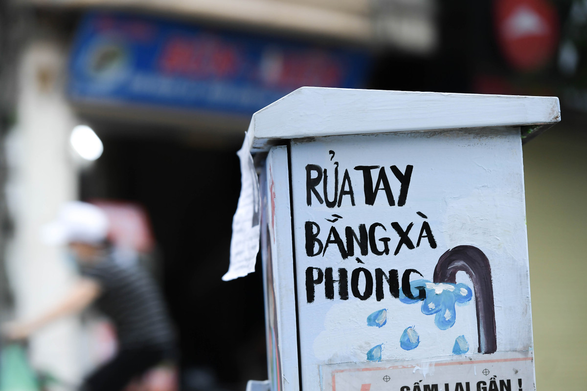 Khẩu hiệu khuyến cáo người dân hãy rửa tay bằng xà phòng không chỉ để phòng chống dịch COVID-19 mà còn giữ vệ sinh cá nhân hàng ngày.