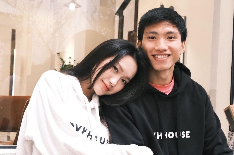 Hành trình 3 năm "đằm thắm" của Đoàn Văn Hậu và bạn gái Hanh trinh 3 nam