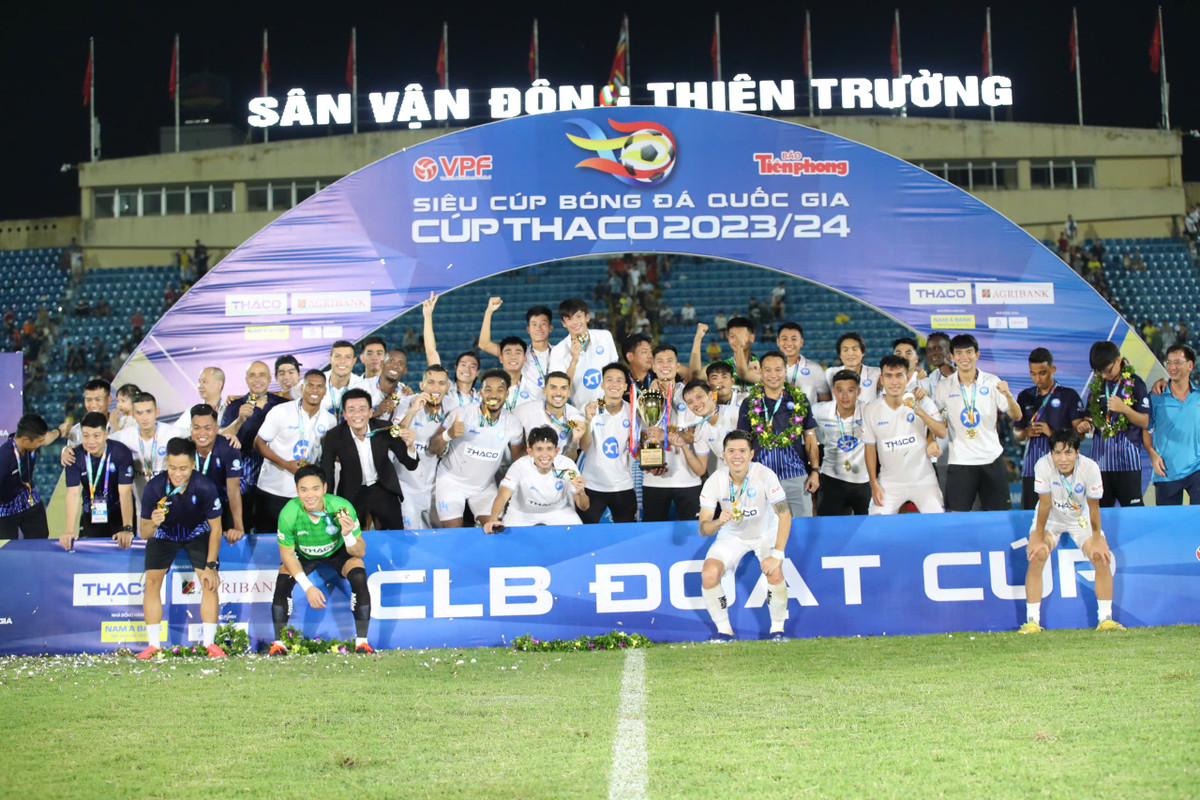 Tại mùa giải 2023/2024, CLB Nam Định xuất sắc giành chức vô địch V-League và Siêu cúp quốc gia. Cùng với đó, CLB cũng đã giành được HCĐ tại Giải bóng đá Cúp quốc gia.