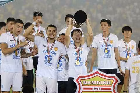 Duy trì định hướng phát triển ổn định theo triết lý bóng đá của CLB là xây dựng, hình thành lối chơi có bản sắc, lực lượng trẻ hóa kết hợp với các cầu thủ có kinh nghiệm để sẵn sàng cho việc tham gia tại các sân chơi lớn như AFC Champions League 2024/2025". Ông Phong chia sẻ.