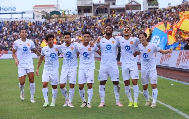 Mục tiêu của Thép Xanh Nam Định là bảo vệ hai chiếc Cup đã giành được, đồng thời chinh phục Cup QG và đặc biệt là phải tiến xa ở đấu trường AFC Champions League mà Thép Xanh Nam Định là đại diện duy nhất của Việt Nam tham dự". HLV CLB Thép Xanh Nam Định cho biết.