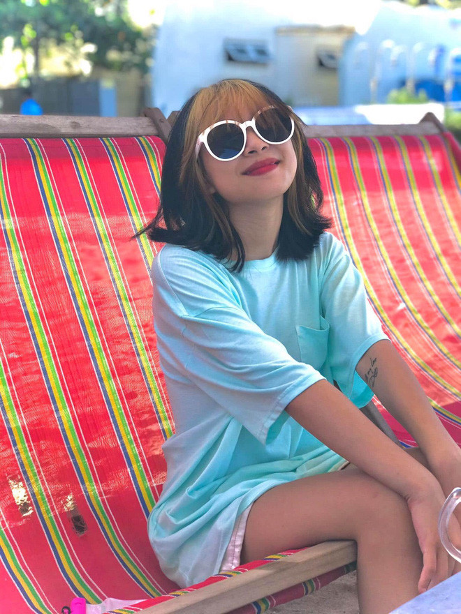 Cụ thể, cô gái gốc Thanh Hóa chia sẻ: "Đúng là hồi mới quen bạn ý chụp ảnh cho em như... ảnh truy nã ấy. Nhưng sau thời gian em huấn luyện dần dần thì bây giờ lên tay nhiều rồi...