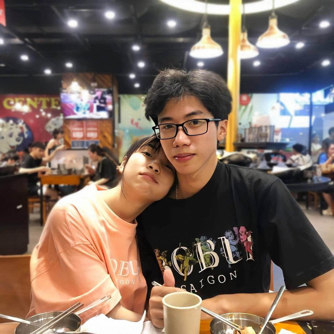 Loạt ảnh ở biển là do sóng to quá đứng không vững thôi và vẫn may là có vài tấm đẹp cứu lại. Hôm đó đi chơi về xem lại ảnh em không biết làm gì khác ngoài ăn thật nhiều vào, cho đỡ tức ấy mà!" Vân Thu cho hay.