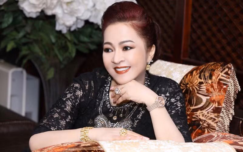 Ngoài ra nữ CEO này cũng lên tiếng khẳng định không có chuyện vợ chồng bà bán khu du lịch Đại Nam cho người khác như tin đồn thất thiệt trên mạng xã hội.