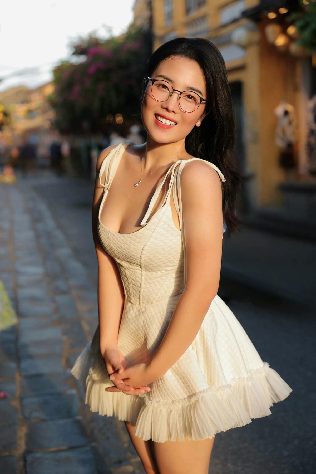 Việc công khai thừa nhận như hot girl cũng là một cách để cô thể hiện quan điểm.