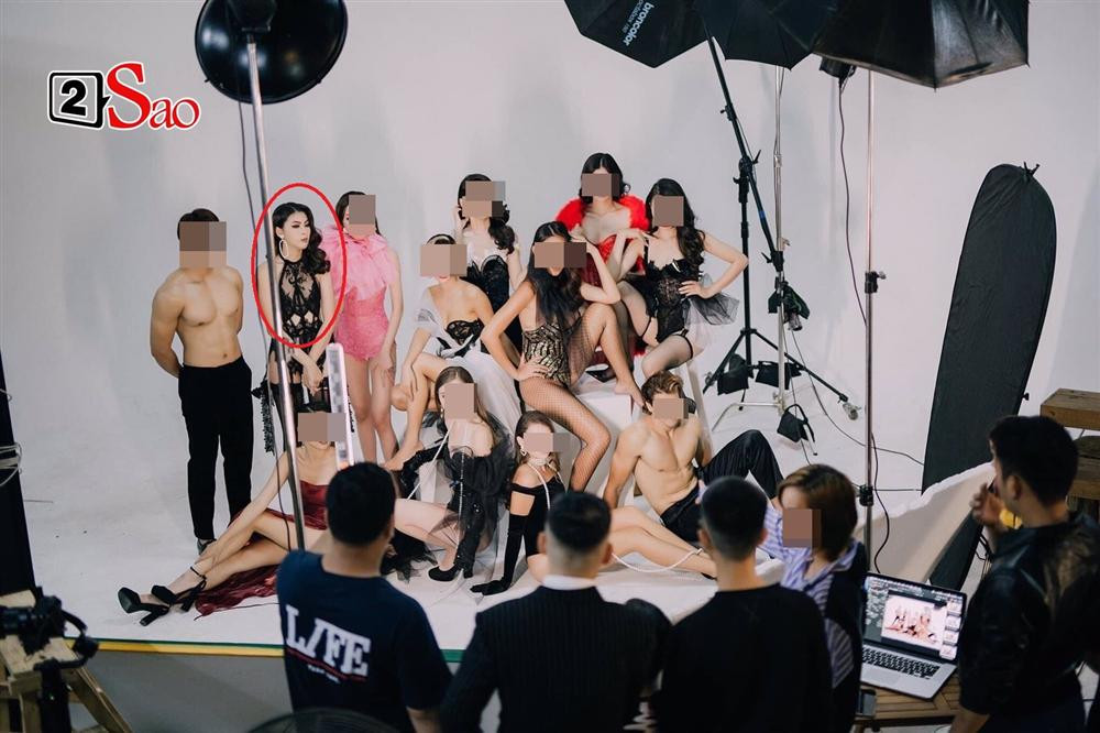 A hau 2 Nguyen Le Ngoc Thao truoc nghi van la 'ga' Vu Khac Tiep-Hinh-2