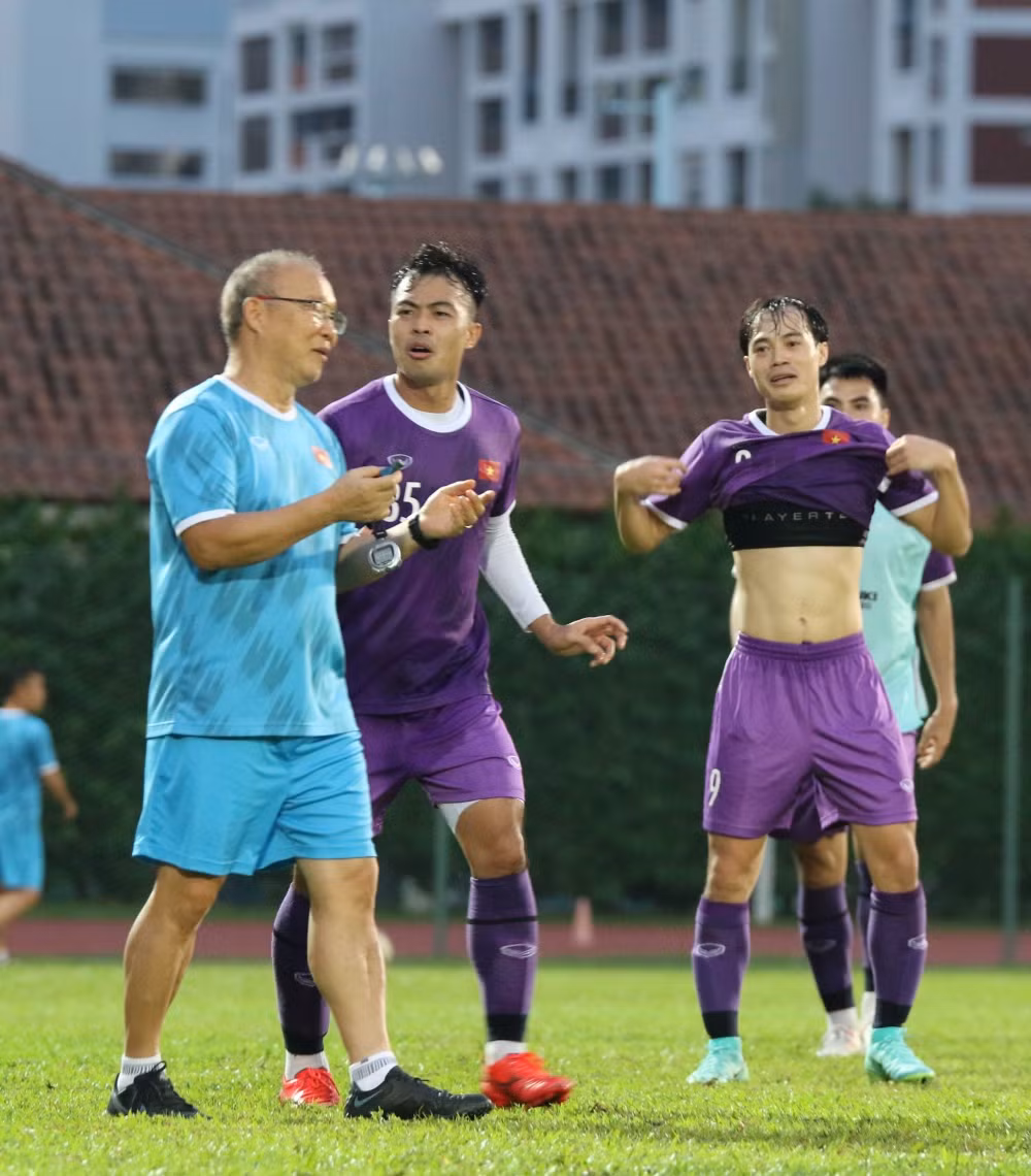 Các đối thủ của đội tuyển Việt Nam tại vòng bảng AFF Cup 2021 là dễ thở nhưng thầy trò HLV Park Hang Seo không thể chủ quan. Những Malaysia và Indonesia hừng hực khí thể trong khi Lào và Campuchia dù bị đánh giá "chiếu dưới" nhưng thời gian qua có những tiến bộ nhất định.