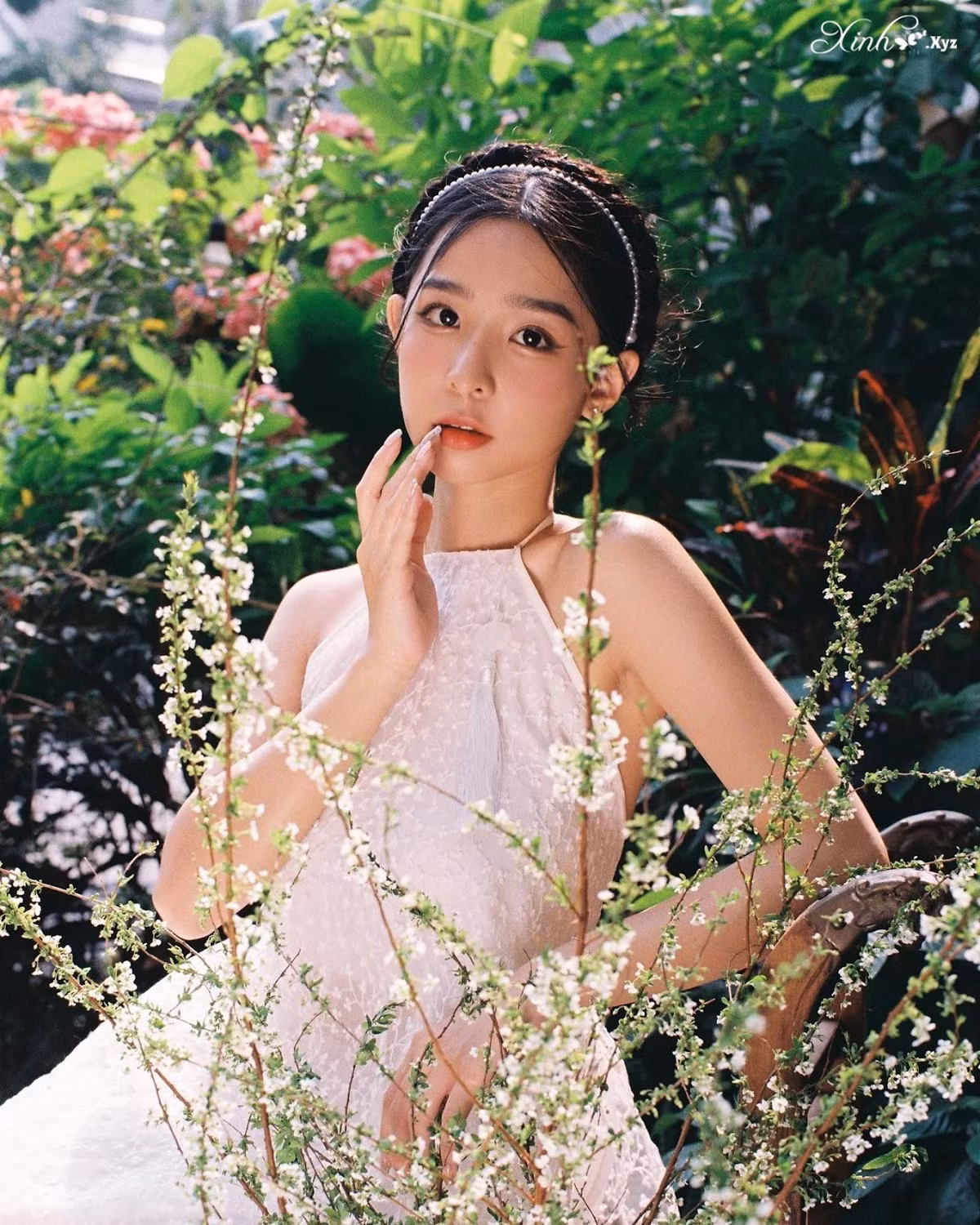 "Một cô gái đẹp không chỉ nằm ở khía cạnh gương mặt và vóc dáng chuẩn mà cần có sức hút riêng. Sức hút riêng ấy đến từ vốn hiểu biết và cách hành xử. Một người có kiến thức, thông minh sẽ luôn biết cách để làm cho bản thân nổi bật. Và một người có cách ăn nói khéo léo, tử tế, ứng xử chừng mực cũng khiến người xung quanh cảm thấy dễ chịu". Tammy Phạm chia sẻ thêm.