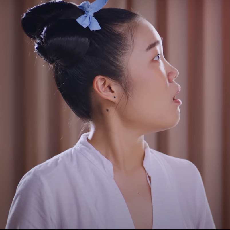 Nhiều người cho rằng, nữ TikToker chỉ nên chuyên tâm bán hàng, đừng làm diễn viên vì cách biểu cảm chưa đạt và bị đơ.