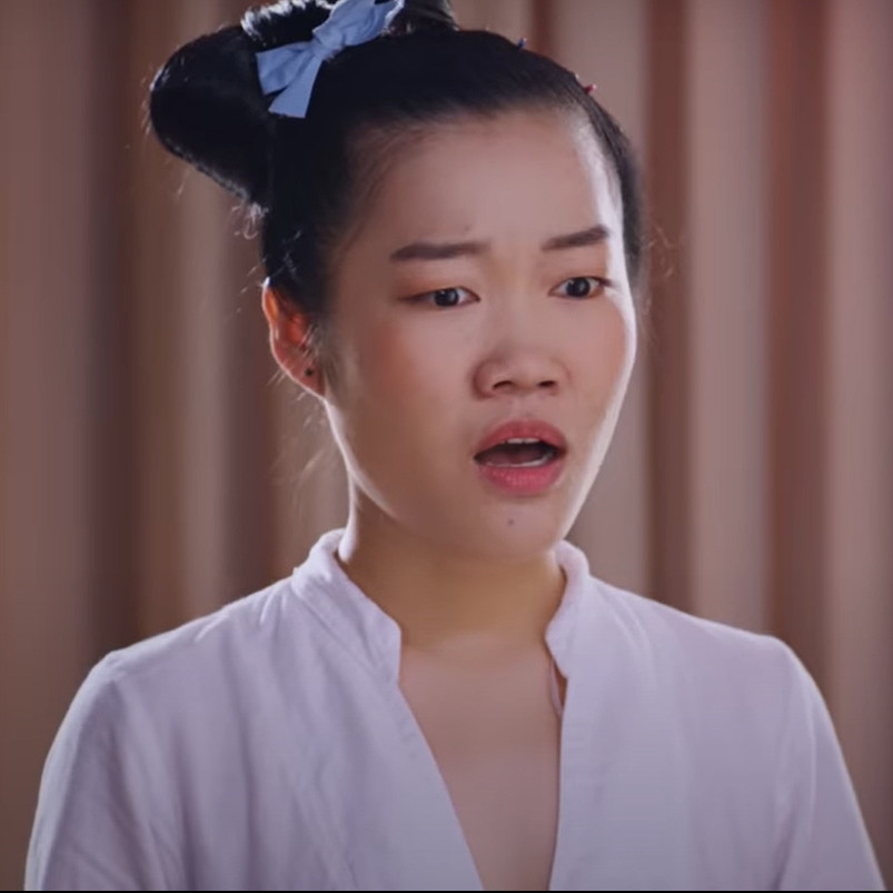 Sau khi xem đoạn video ngắn, khán giả tỏ ra ngán ngẩm thậm chí cho rằng biểu cảm của Lê Thụy có phần “ô dề”.