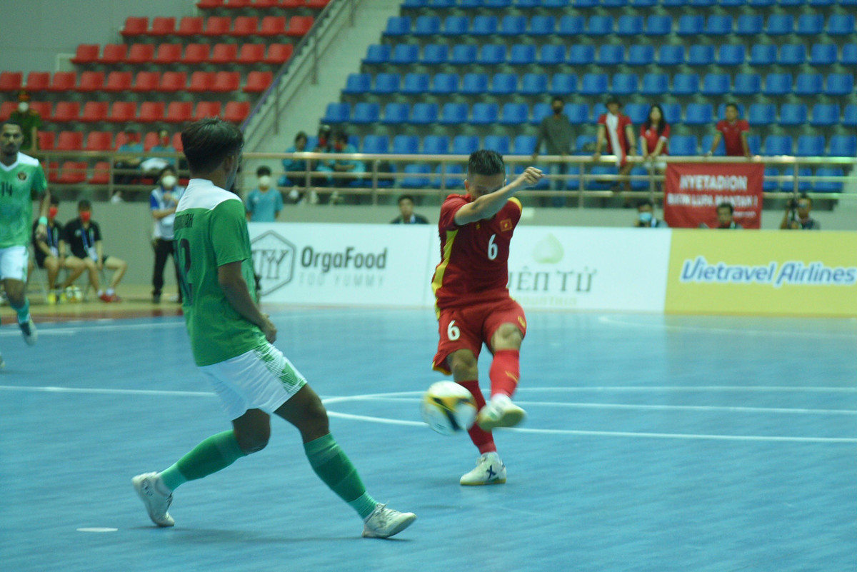 Bởi trước đó trong trận đấu khai màn của môn futsal nam, đội tuyển Thái Lan đã có khởi đầu rất tốt bằng chiến thắng ấn tượng 6-2 trước tuyển Malaysia.