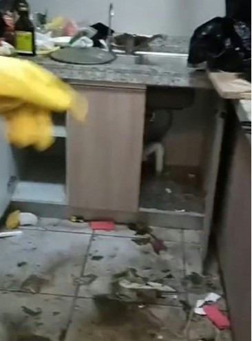 Được biết, cô Lý đã thu tiền đặt cọc khoảng 6,000 nhân dân tệ (khoảng 20 triệu đồng) cho 2 tháng tiền thuê nhà, và cô gái thuê cũng luôn trả tiền đúng hạn.