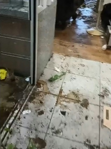 Đến đầu tháng 9 năm nay, cô gái này bất ngờ thông báo không muốn gia hạn hợp đồng thuê nhà nữa.