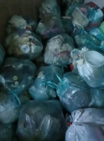 Cô Lý đã trả lời rằng, nếu không có vấn đề gì trong việc kiểm tra nhà thì sẽ hoàn lại tiền đặt cọc nhưng không ngờ cô gái này đã mất liên lạc từ đó.