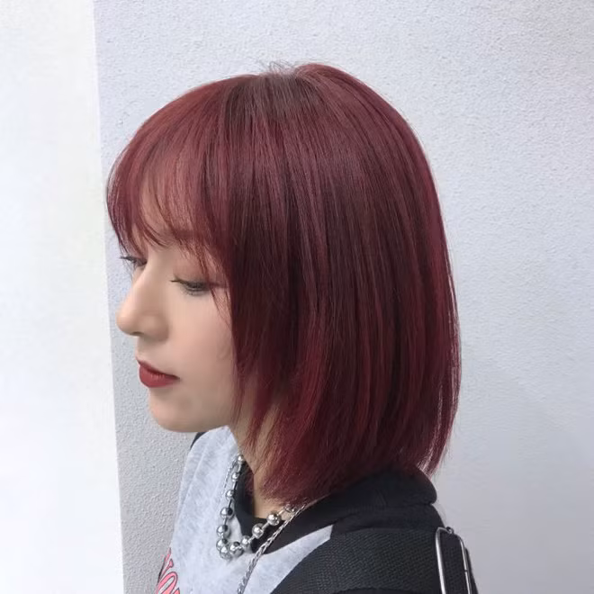 Chia sẻ sở thích nhuộm tóc, Real cho biết: "Nhuộm tóc như thể một vòng tuần hoàn không ngừng lại được vậy. Nhuộm màu đậm rồi lại muốn nhuộm màu nhạt....