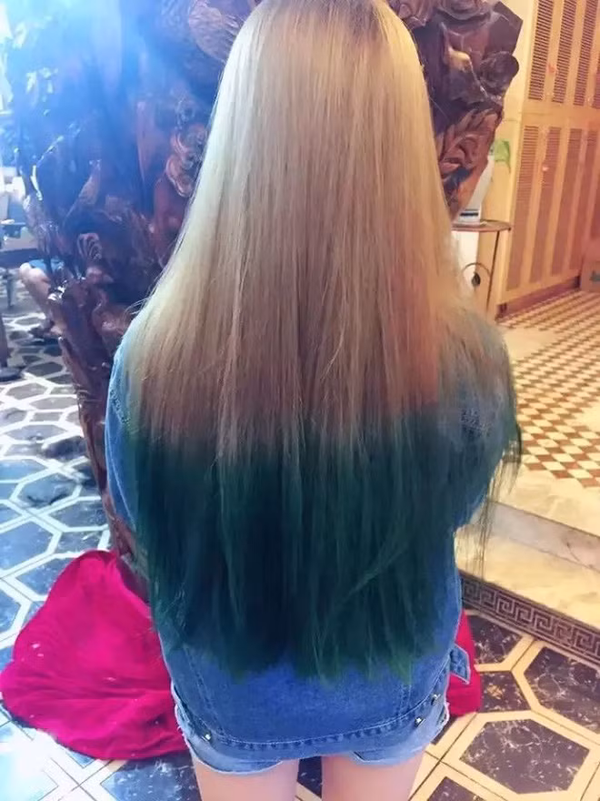 Ngoài nhan sắc xinh đẹp, đặc điểm ấn tượng nhất của Real chính là mái tóc luôn luôn đổi màu.