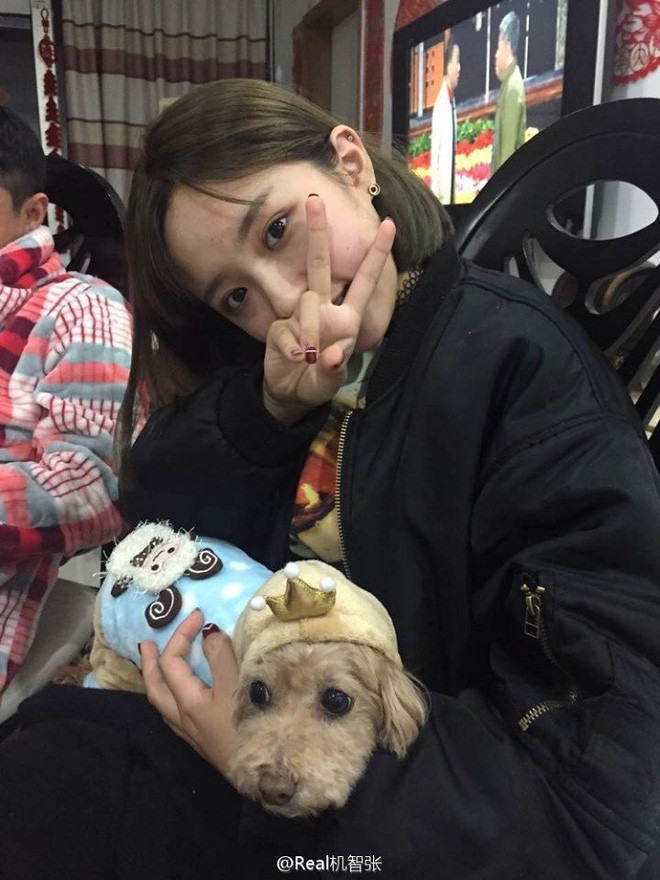 Bảng màu tóc mà nàng hot girl xứ Trung nhuộm vượt quá 10 đầu ngón tay.