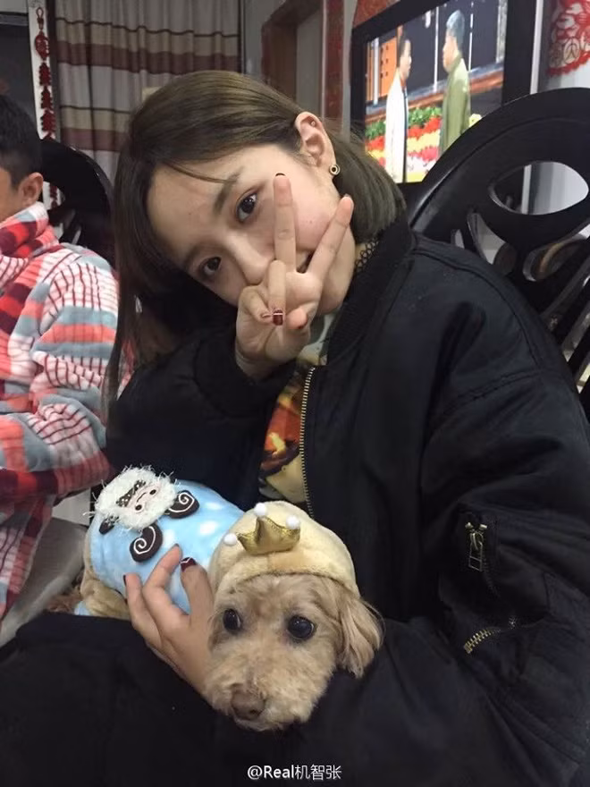 Bảng màu tóc mà nàng hot girl xứ Trung nhuộm vượt quá 10 đầu ngón tay.