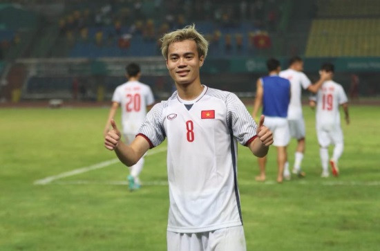 Văn Toàn là một cầu thủ rất yêu thích giày, không chỉ là giày thi đấu mà còn là giày thể thao. Anh từng đặt mua những đôi giày hàng chục triệu đồng để thỏa mãn sợ thích.