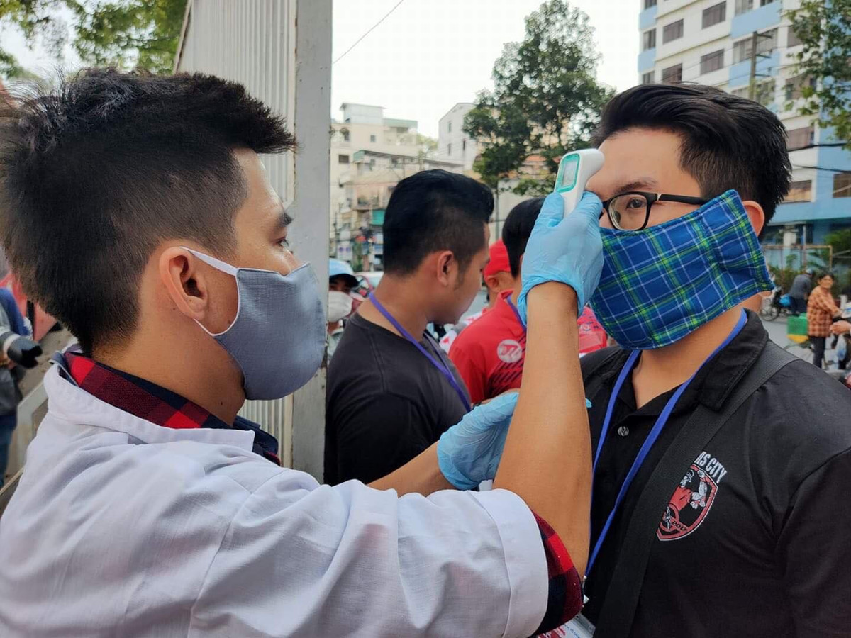 Tuy nhiên, không phải vì hạn chế CĐV bởi nỗi lo dịch Covid-19 mà trận so tài giữa CLB TP HCM và Hà Nội FC mất đi phần hấp dẫn, bởi nó sẽ là phát súng mở màn cho mùa giải bóng đá Việt Nam trong năm 2020 - vốn đã bị đình trệ một thời gian vì dịch bệnh.