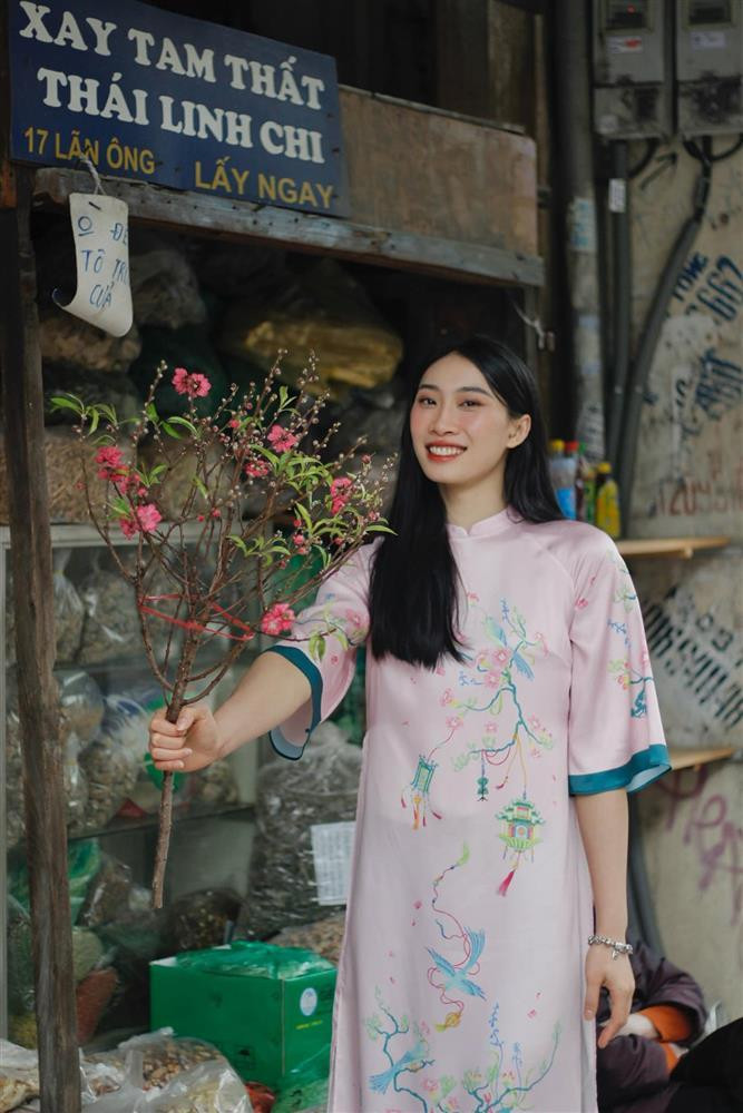 Nguyệt Anh vừa thực hiện bộ ảnh mặc áo dài đón Tết dân tộc.