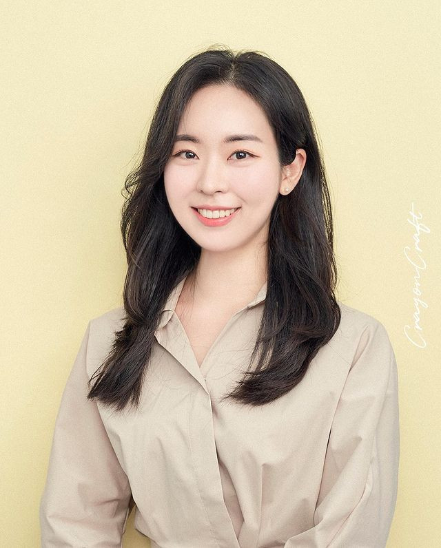 Nụ cười tươi tắn của nữ y tá xinh đẹp Miji cũng khiến cho người ta có cảm giác dễ chịu và truyền năng lượng khỏe khoắn.