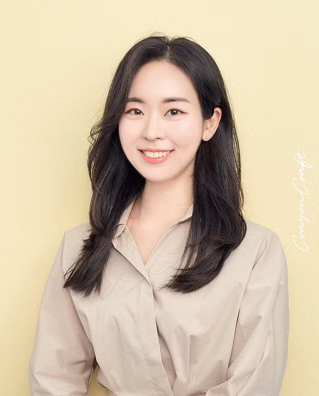 Nụ cười tươi tắn của nữ y tá xinh đẹp Miji cũng khiến cho người ta có cảm giác dễ chịu và truyền năng lượng khỏe khoắn.