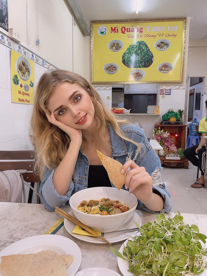 Trên MXH, Anna hài hước tự nhận mình là "trẻ trâu". Tài khoản MXH của cô nàng đều lấy tên "An trẻ trâu".