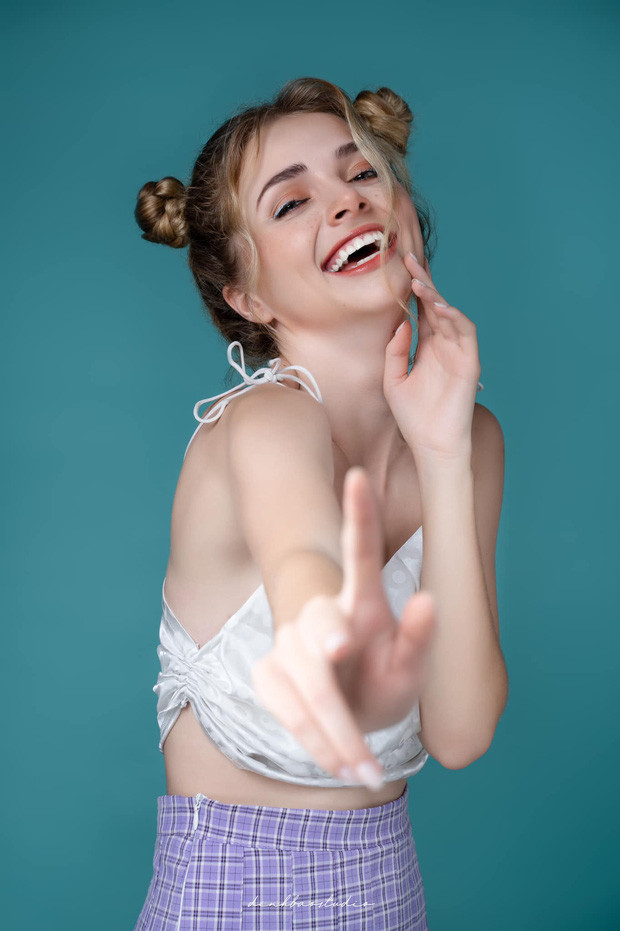 Tính cách có chút lầy lội, không ngại "tự dìm" bản thân của Anna khiến nhiều người thích thú.