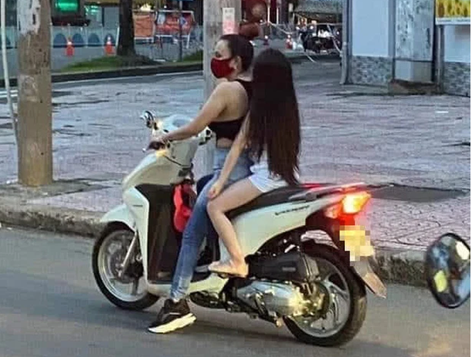 Thậm chí, N. còn cho biết bản thân không biết dịch bệnh Covid-19 là gì, đeo khẩu trang bị ngộp thở nên không cần thiết phải đeo khẩu trang... Người phụ nữ này không chịu lắng nghe việc giải thích, vận động, luôn cho mình làm đúng.