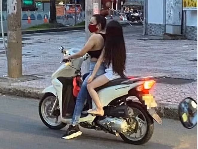 Thậm chí, N. còn cho biết bản thân không biết dịch bệnh Covid-19 là gì, đeo khẩu trang bị ngộp thở nên không cần thiết phải đeo khẩu trang... Người phụ nữ này không chịu lắng nghe việc giải thích, vận động, luôn cho mình làm đúng.