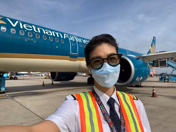 Đông Phương được sinh ra tại Bỉ, mang vẻ đẹp của người phụ nữ Á Đông nhưng cũng mang vẻ hiện đại, phóng khoáng.