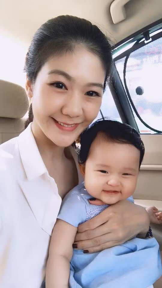 Đông Phương từng tiết lộ bản thân mình đã gặp phải vô vàn khó khăn khi học phi công tại một ngôi trường ở Pháp. Cô chính là một trong 4 học viên nữ duy nhất tham gia khóa học đó.