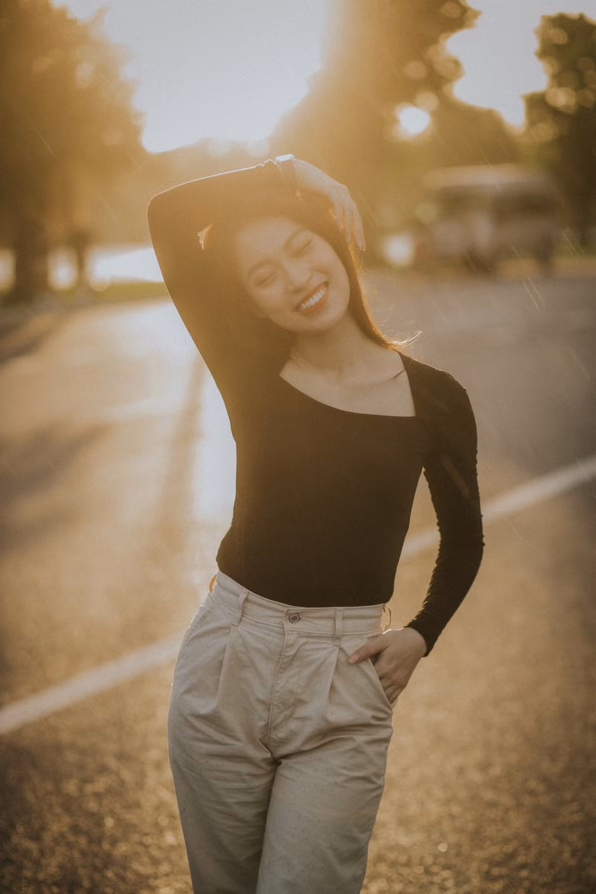 Sau 7 năm làm việc trong nhiều vai trò khác nhau từ MC đến người làm nội dung trên mạng xã hội, Khánh Vy luôn là một trong những hình ảnh tiêu biểu cho thế hệ 9X năng động, tự tin, giúp truyền năng lượng sống tích cực.