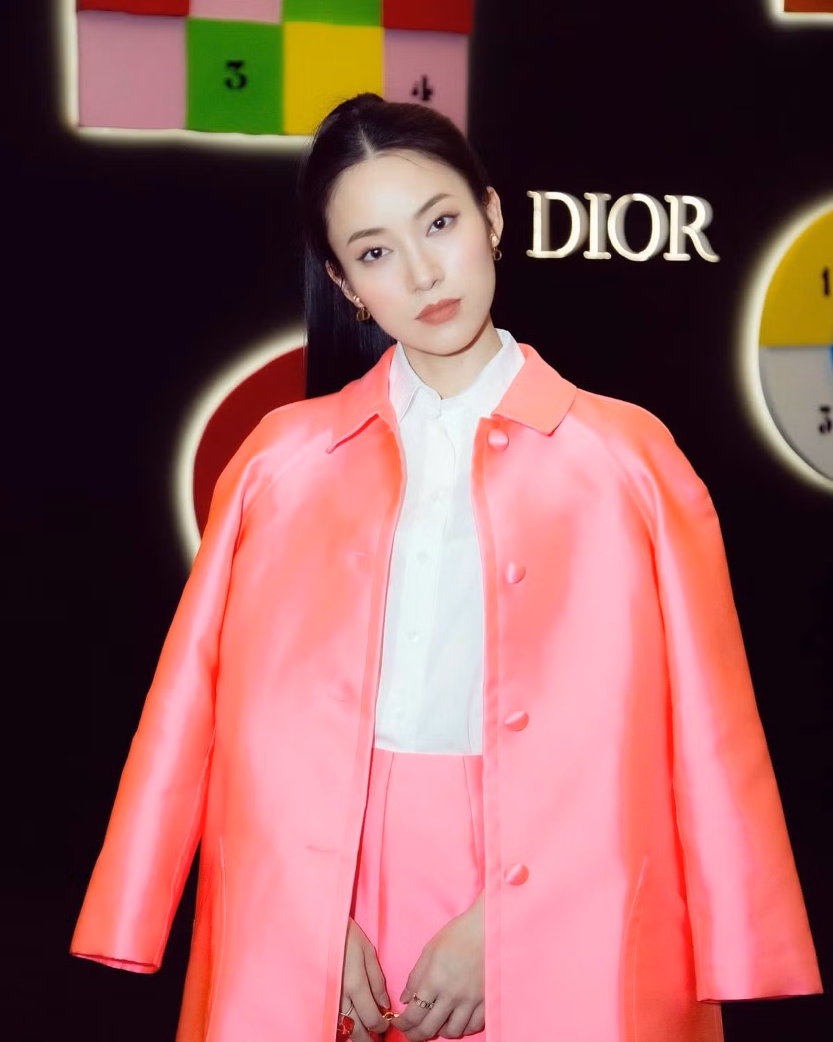 Sau khi tốt nghiệp loại Giỏi ngành Quan hệ Quốc tế của Học viện Ngoại giao, Trần Khánh Vy liên tục gặt hát được những thành tựu đáng nể trong công việc dẫn chương trình.