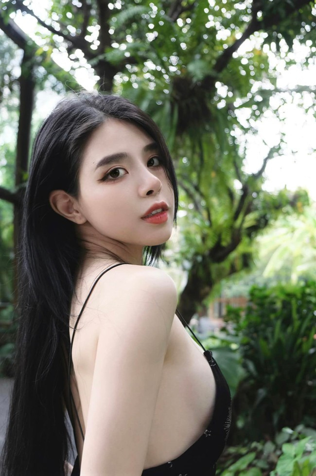 Mối quan hệ của cả hai cũng đã được bạn bè, đồng đội ở đội tuyển Việt Nam xác nhận. Thậm chí, Văn Thanh còn đưa nửa kia đi giới thiệu với ông Park Hang-seo.