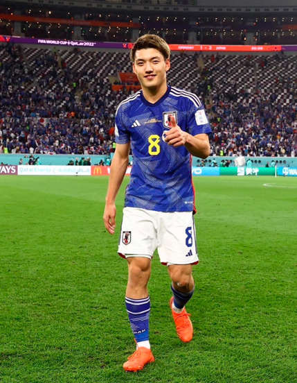 Một vài sự thật thú vị về chàng cầu thủ 24 tuổi này đó là anh bộc lộ niềm đam mê bóng đá từ rất sớm. Là em út trong gia đình có 3 anh em trai, Ritsu đã chơi bóng cùng các anh từ khi mới chập chững.