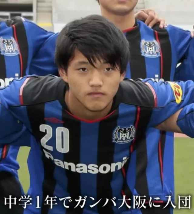 Hiện tại, Ritsu Doan đang khoác áo đội bóng FC Freiburg tại Bundesliga trong vị trí tiền vệ tấn công và đã là ngôi sao đang lên của tuyển Nhật trong những năm gần đây.