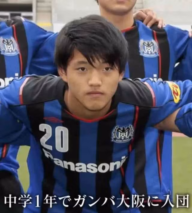 Hiện tại, Ritsu Doan đang khoác áo đội bóng FC Freiburg tại Bundesliga trong vị trí tiền vệ tấn công và đã là ngôi sao đang lên của tuyển Nhật trong những năm gần đây.