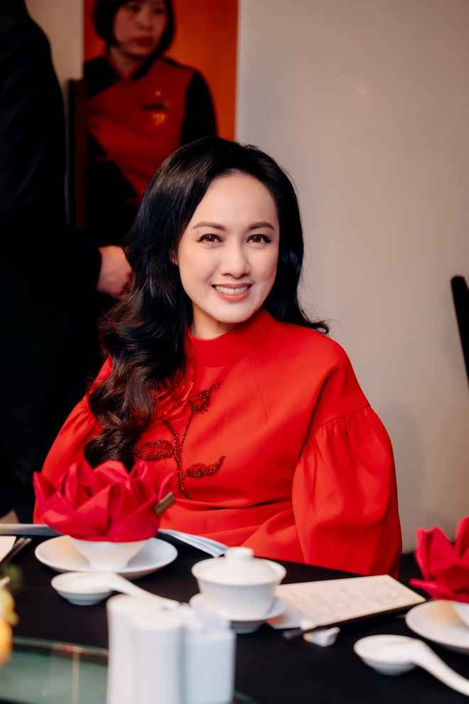 "Hoài Anh đẹp mà dễ thương gì đâu… Trời ơi! Không nói được nên lời" - mẹ nam MC nói.